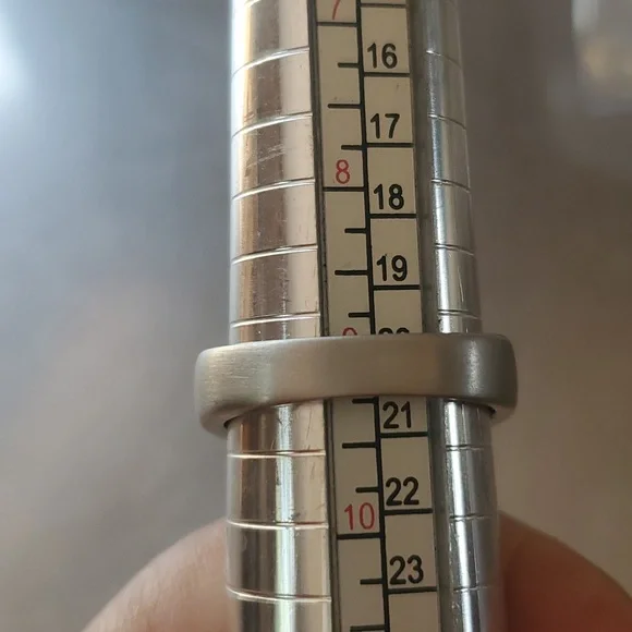 Alexander McQueen Ring - Picture 2 of 7